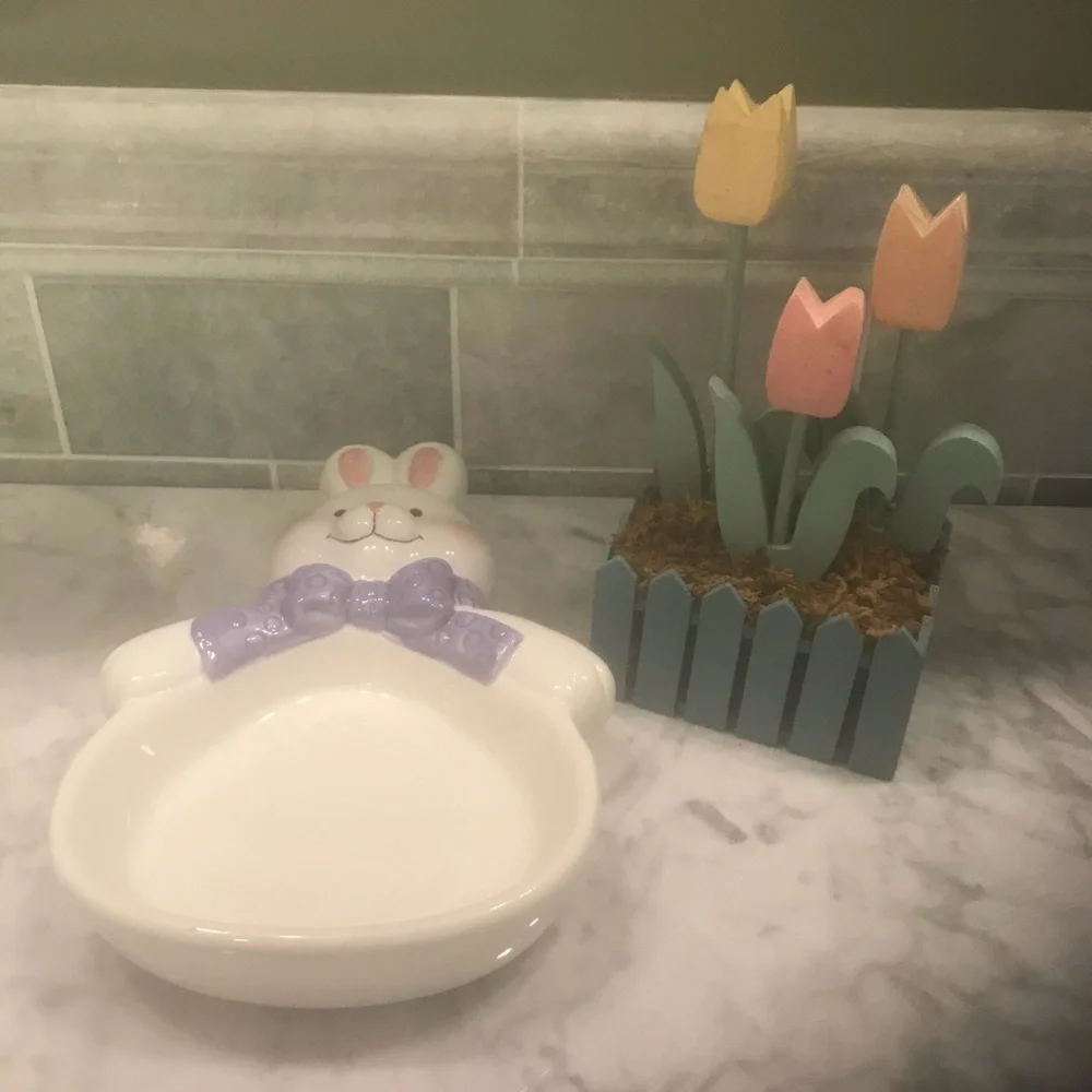 NEW Porcelain bunny dish & bouquet wooden tulips